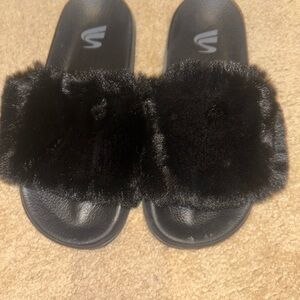 Stylish Black Fur Slides